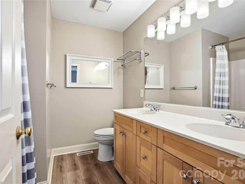 4945 Grassy Creek Road, Denver, NC 28037.  MLS# CAR4380541, YatesRealty ID 21933. Primary Bath