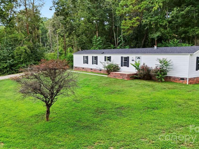 1884 Kensway Drive, Hudson, NC 28638.  MLS# CAR4287271, YatesRealty ID 21934. 
