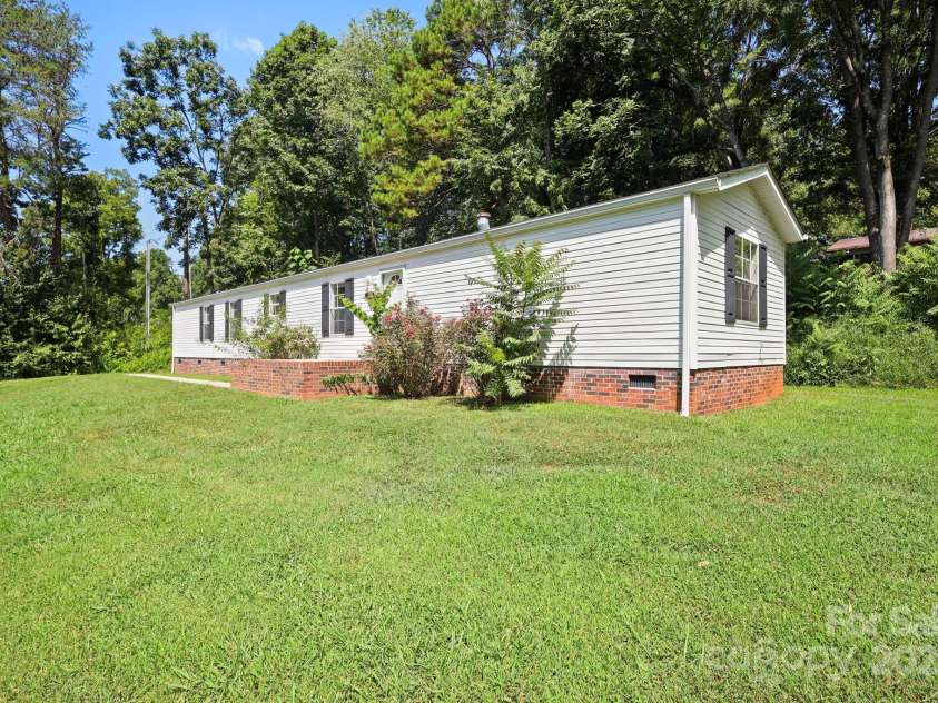 1884 Kensway Drive, Hudson, NC 28638.  MLS# CAR4287271, YatesRealty ID 21934. 