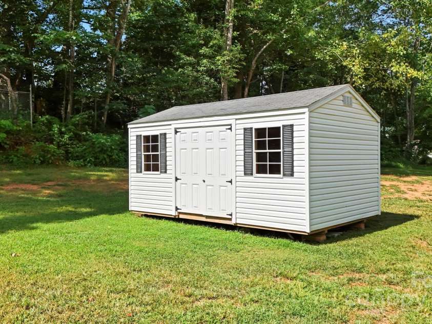 1884 Kensway Drive, Hudson, NC 28638.  MLS# CAR4287271, YatesRealty ID 21934. 