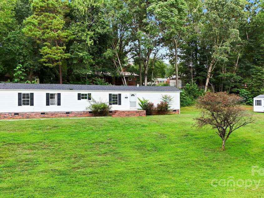 1884 Kensway Drive, Hudson, NC 28638.  MLS# CAR4287271, YatesRealty ID 21934. 