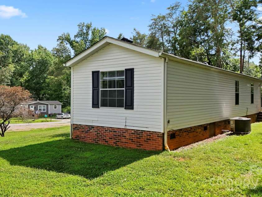 1884 Kensway Drive, Hudson, NC 28638.  MLS# CAR4287271, YatesRealty ID 21934. 