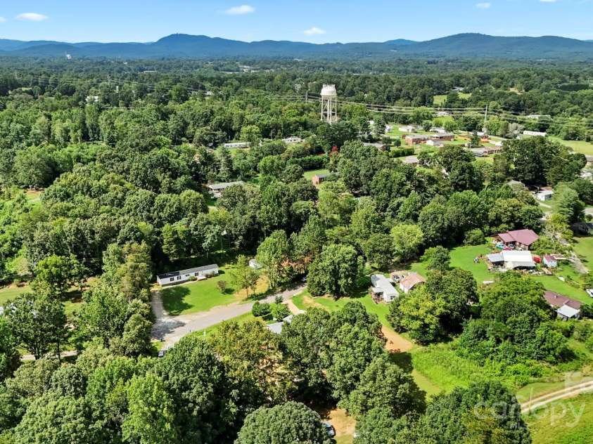 1884 Kensway Drive, Hudson, NC 28638.  MLS# CAR4287271, YatesRealty ID 21934. 
