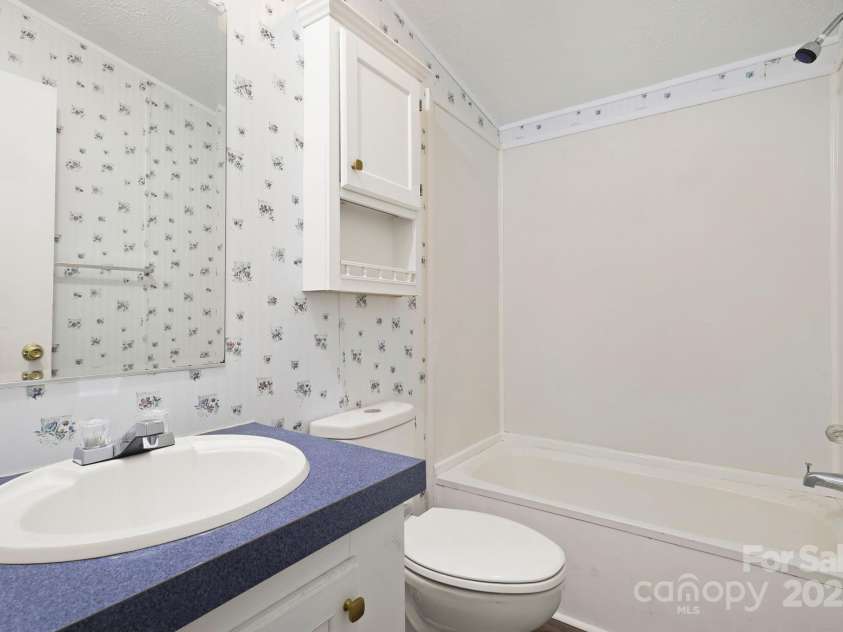 1884 Kensway Drive, Hudson, NC 28638.  MLS# CAR4287271, YatesRealty ID 21934. Guest Bathroom