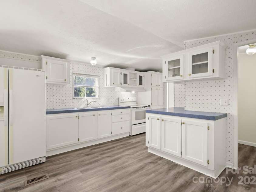 1884 Kensway Drive, Hudson, NC 28638.  MLS# CAR4287271, YatesRealty ID 21934. Kitchen