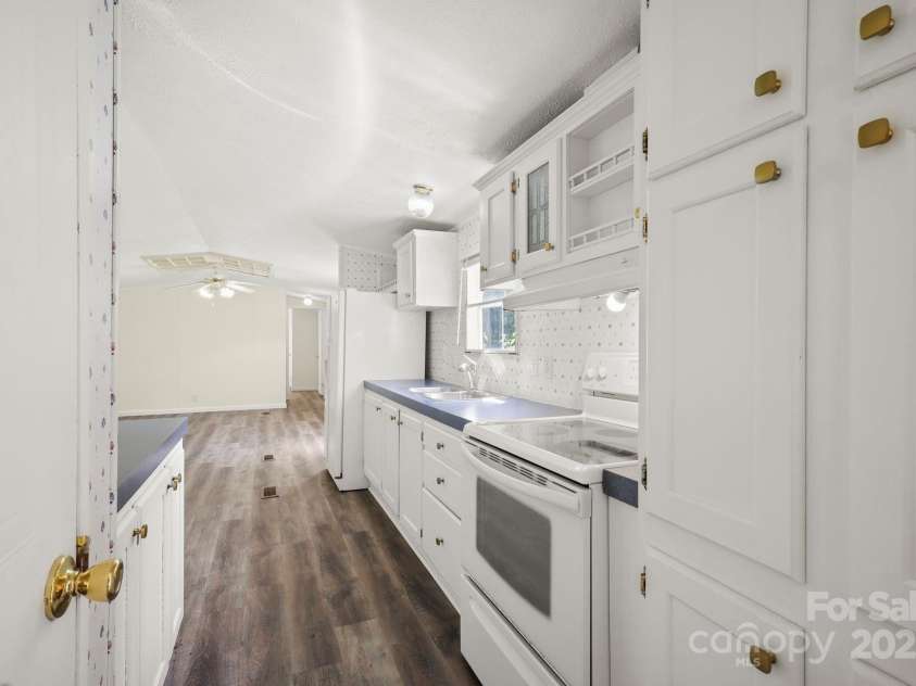 1884 Kensway Drive, Hudson, NC 28638.  MLS# CAR4287271, YatesRealty ID 21934. Kitchen