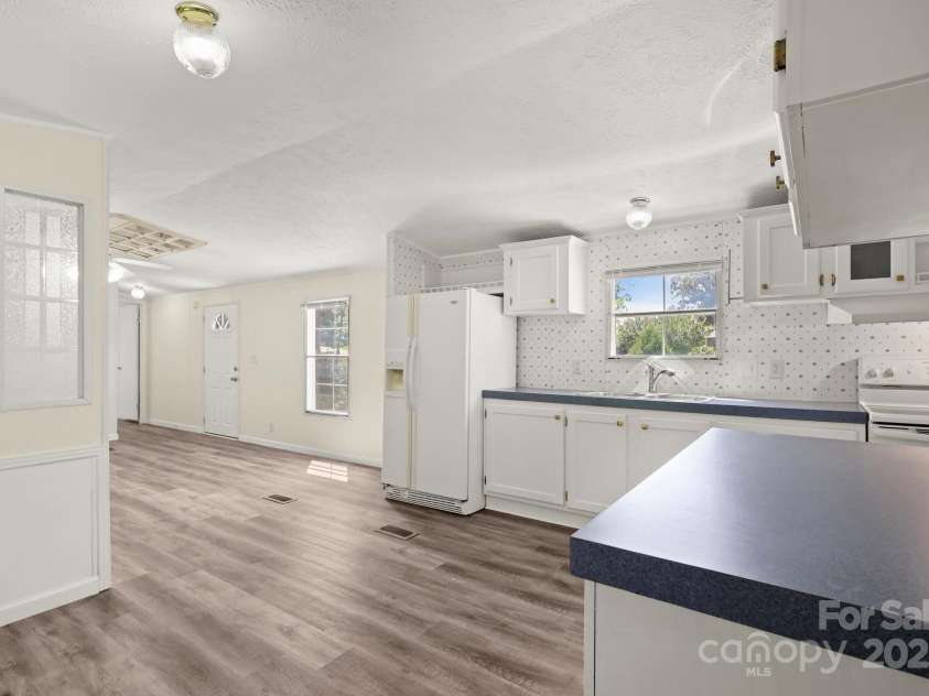 1884 Kensway Drive, Hudson, NC 28638.  MLS# CAR4287271, YatesRealty ID 21934. Kitchen