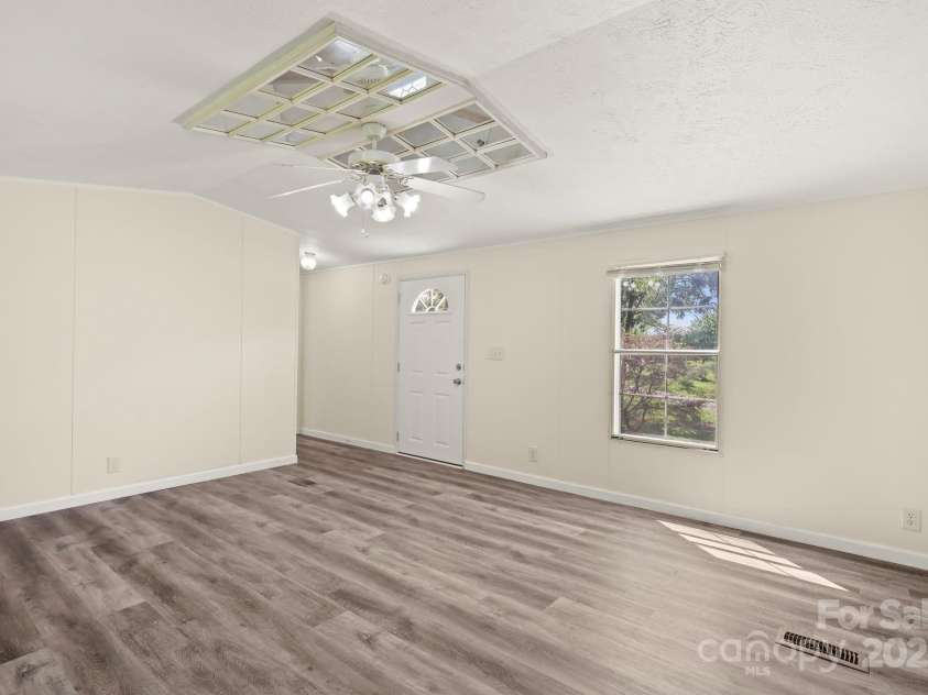 1884 Kensway Drive, Hudson, NC 28638.  MLS# CAR4287271, YatesRealty ID 21934. Living Room