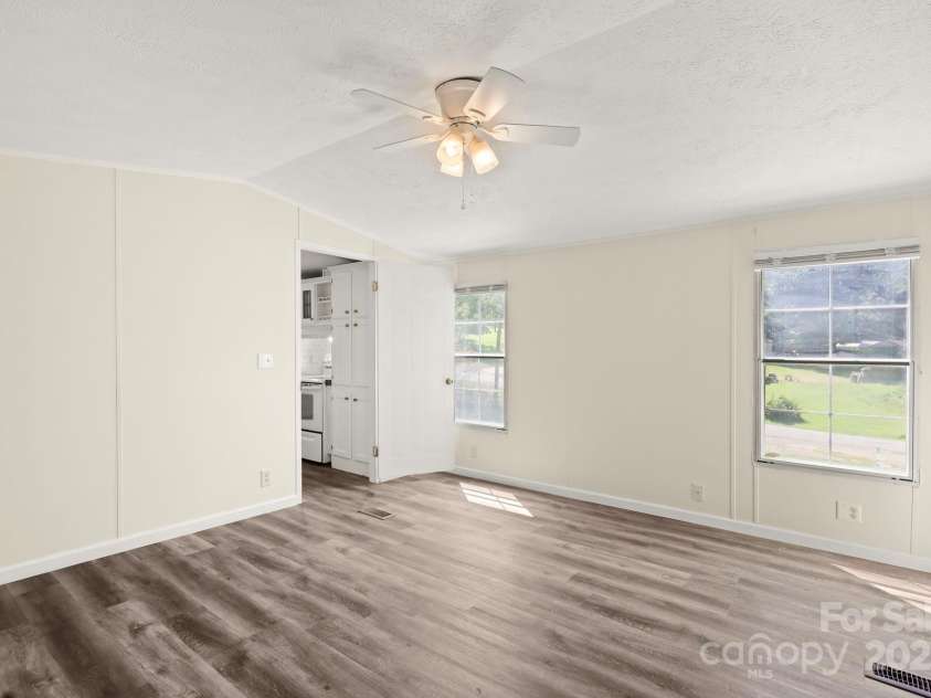 1884 Kensway Drive, Hudson, NC 28638.  MLS# CAR4287271, YatesRealty ID 21934. Primary Bedroom