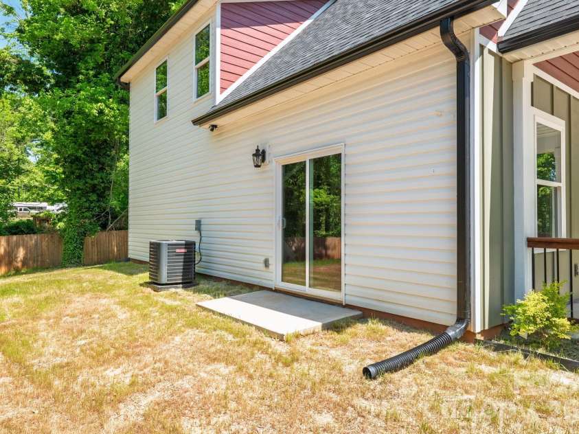 510 North Mulberry Street, Cherryville, NC 28021.  MLS# CAR4374102, YatesRealty ID 21934. 