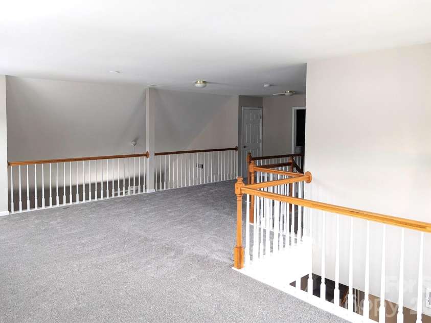 10932 STONE TRAIL Road, Charlotte, NC 28213.  MLS# CAR4410560, YatesRealty ID 21935. Loft