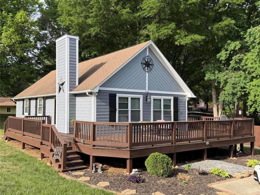 2050 16th Avenue Place, Hickory, NC 28602.  MLS# CAR4373208, YatesRealty ID 21936. 