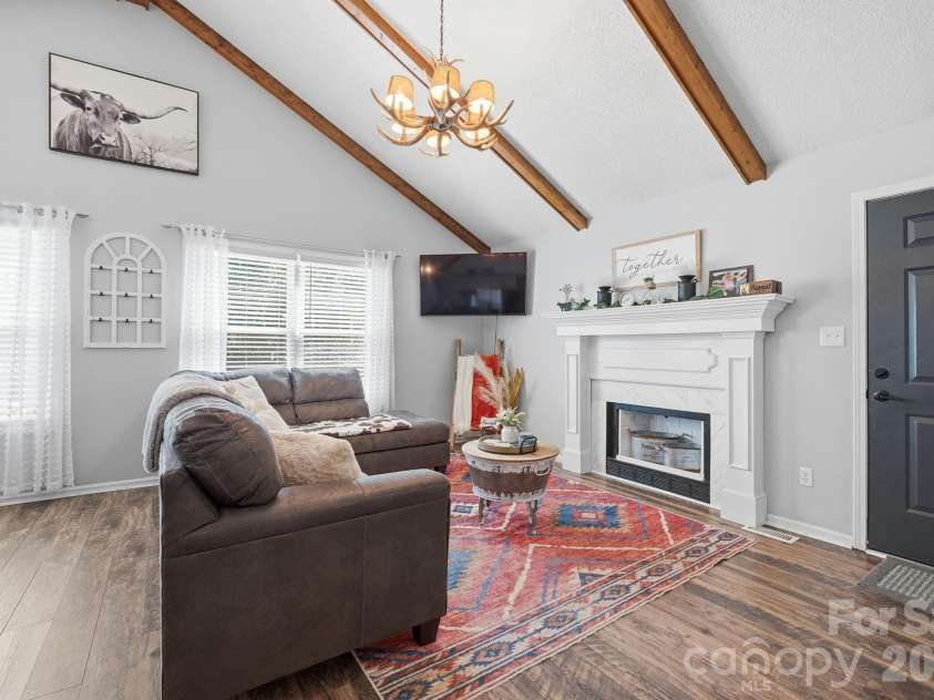 2050 16th Avenue Place, Hickory, NC 28602.  MLS# CAR4373208, YatesRealty ID 21936. 