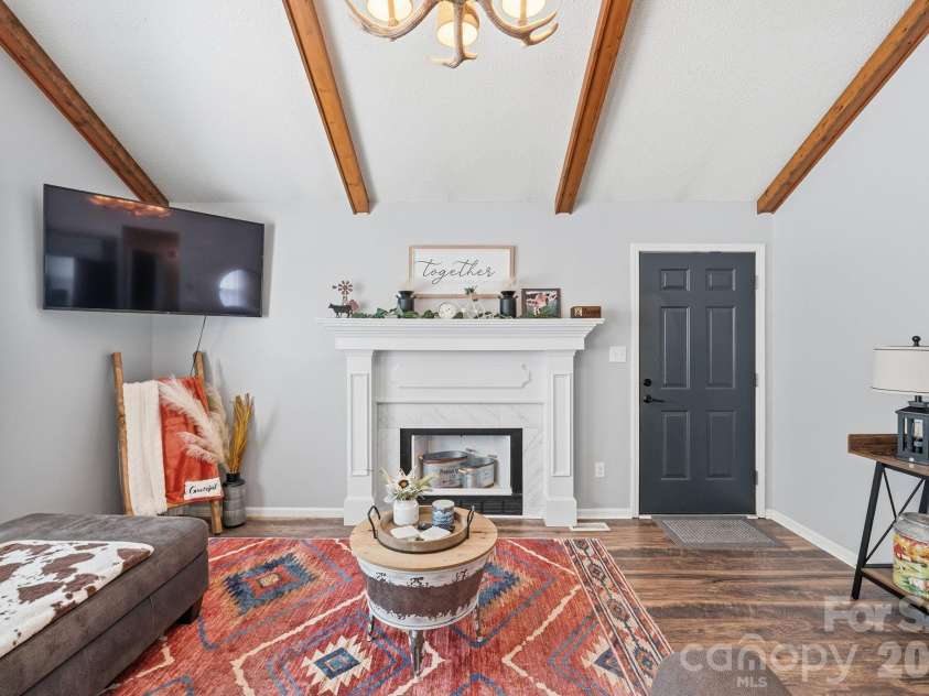 2050 16th Avenue Place, Hickory, NC 28602.  MLS# CAR4373208, YatesRealty ID 21936. 