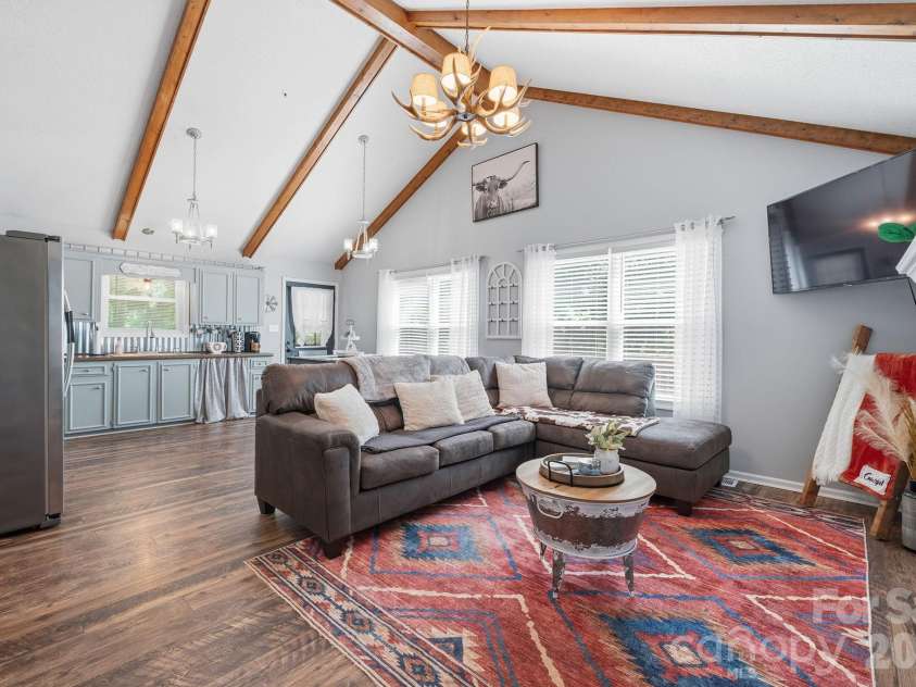 2050 16th Avenue Place, Hickory, NC 28602.  MLS# CAR4373208, YatesRealty ID 21936. 