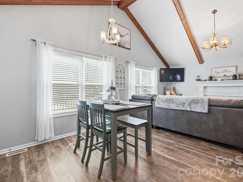 2050 16th Avenue Place, Hickory, NC 28602.  MLS# CAR4373208, YatesRealty ID 21936. 