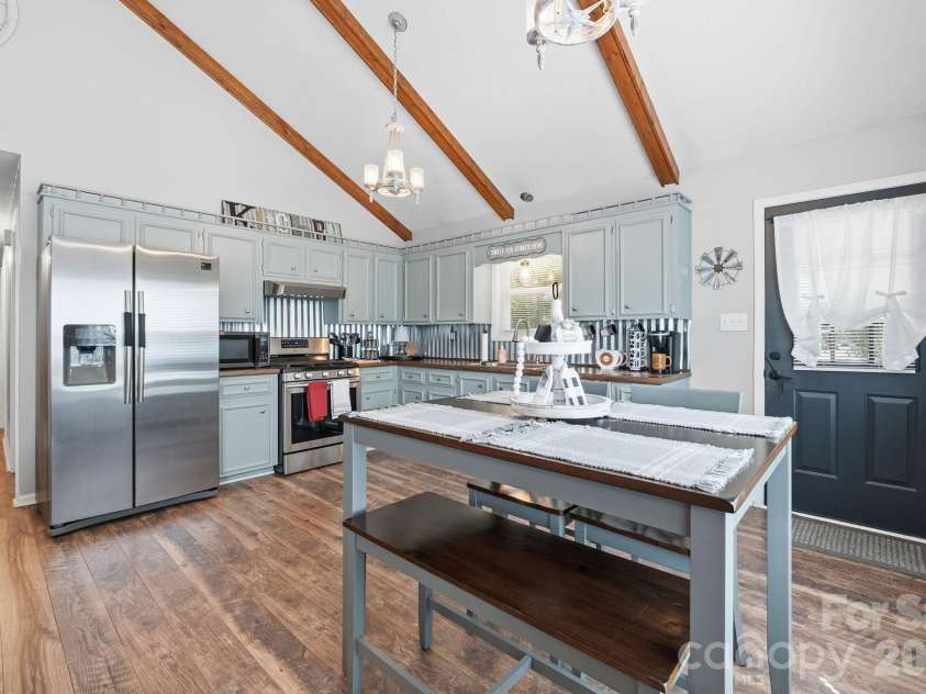2050 16th Avenue Place, Hickory, NC 28602.  MLS# CAR4373208, YatesRealty ID 21936. 