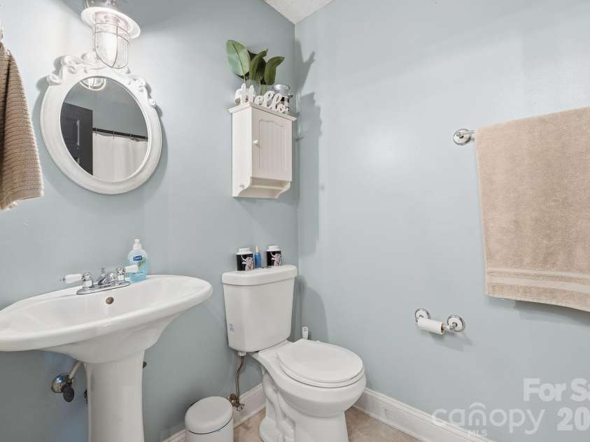 2050 16th Avenue Place, Hickory, NC 28602.  MLS# CAR4373208, YatesRealty ID 21936. 