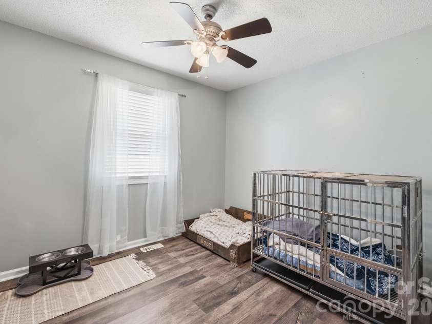 2050 16th Avenue Place, Hickory, NC 28602.  MLS# CAR4373208, YatesRealty ID 21936. 