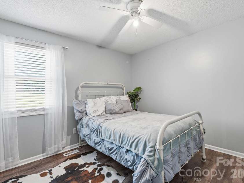 2050 16th Avenue Place, Hickory, NC 28602.  MLS# CAR4373208, YatesRealty ID 21936. 