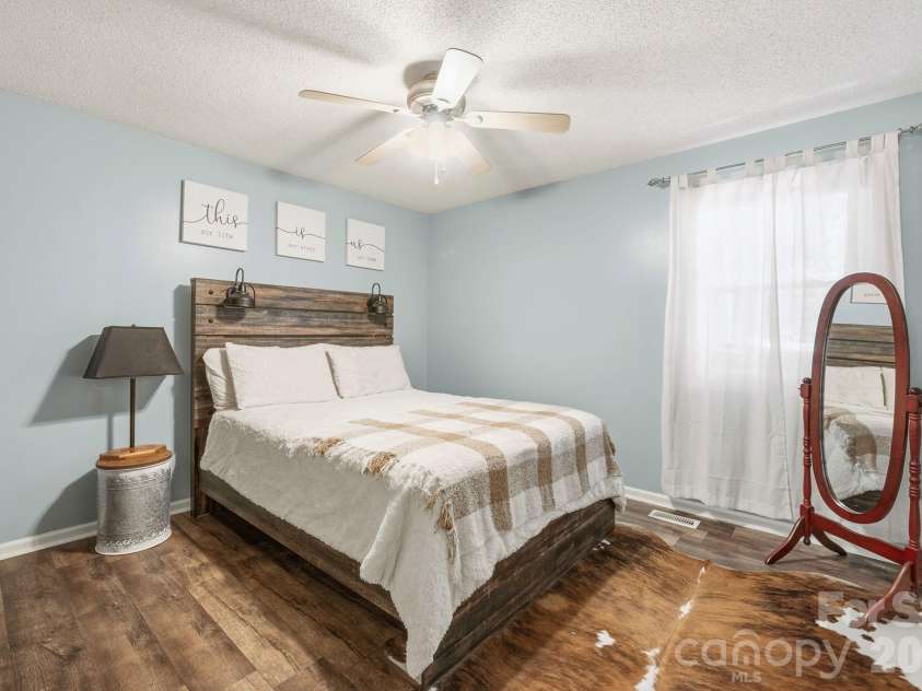 2050 16th Avenue Place, Hickory, NC 28602.  MLS# CAR4373208, YatesRealty ID 21936. 