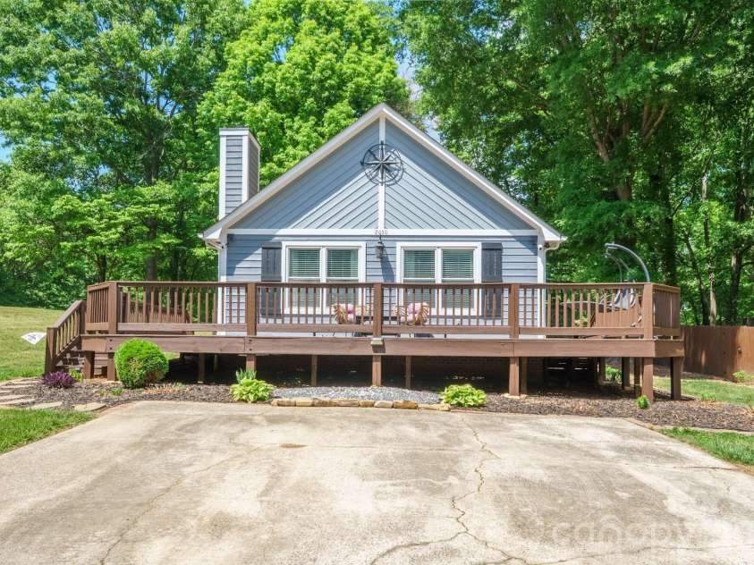 2050 16th Avenue Place, Hickory, NC 28602.  MLS# CAR4373208, YatesRealty ID 21936. 