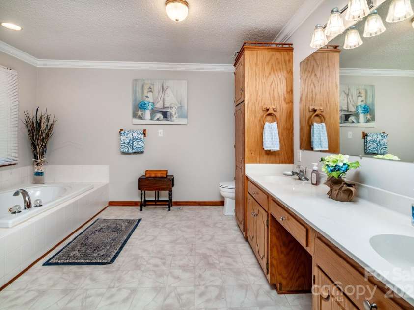 2209 Cardinal Loop, Stanley, NC 28164.  MLS# CAR4266046, YatesRealty ID 21937. 