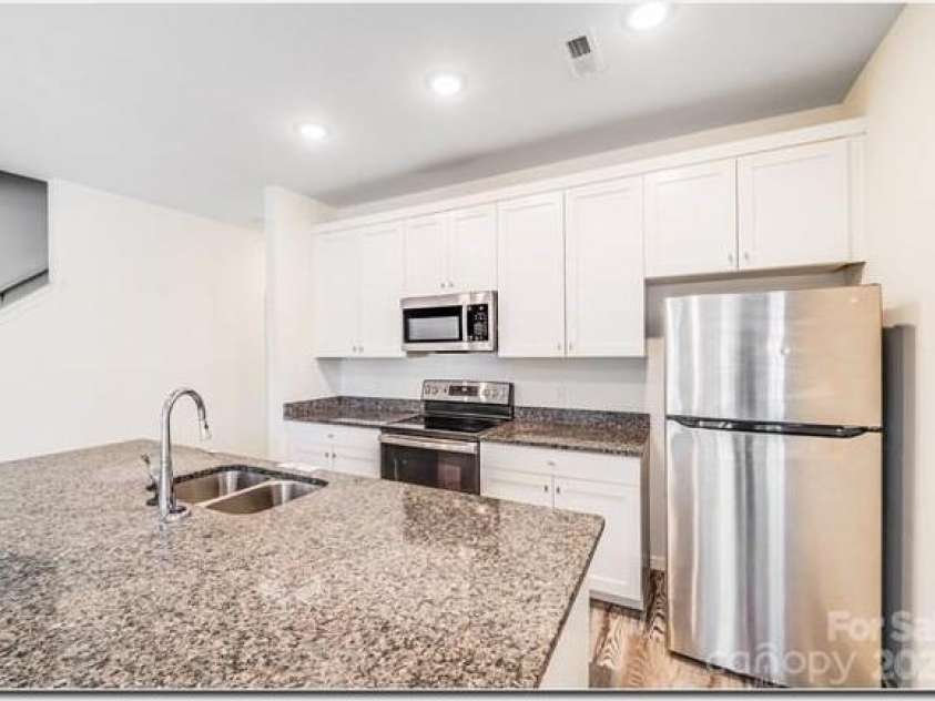 615 11th Street, Hickory, NC 28602.  MLS# CAR4329724, YatesRealty ID 21938. 