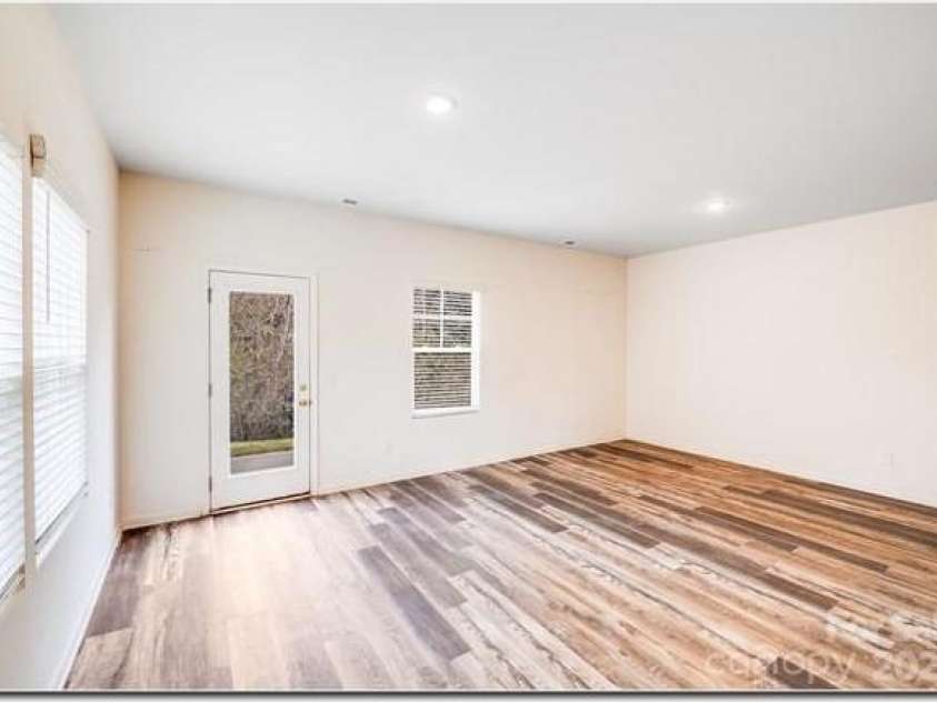 615 11th Street, Hickory, NC 28602.  MLS# CAR4329724, YatesRealty ID 21938. 