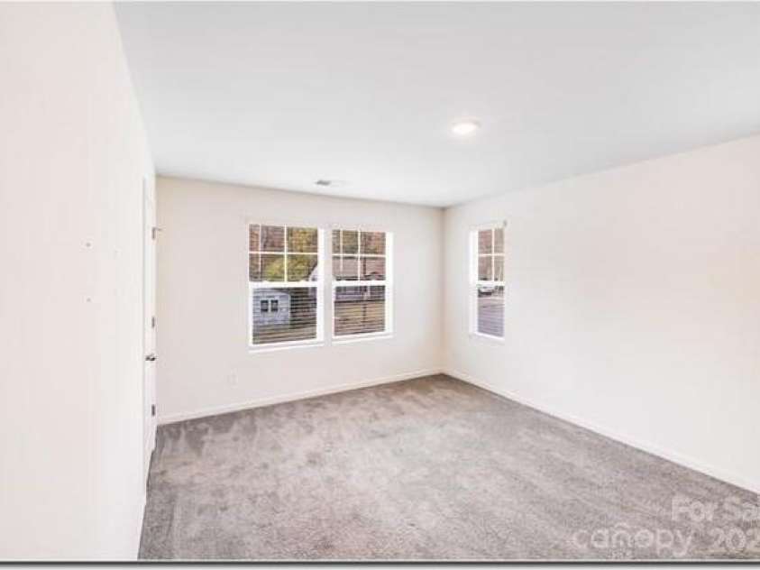 615 11th Street, Hickory, NC 28602.  MLS# CAR4329724, YatesRealty ID 21938. 