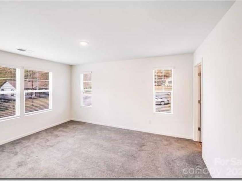 615 11th Street, Hickory, NC 28602.  MLS# CAR4329724, YatesRealty ID 21938. 