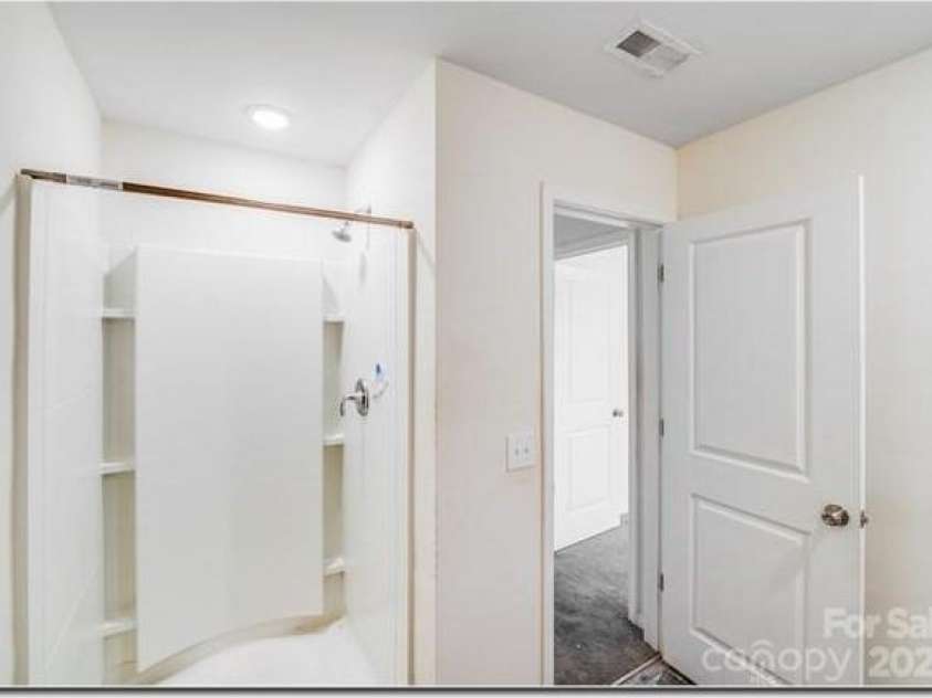 615 11th Street, Hickory, NC 28602.  MLS# CAR4329724, YatesRealty ID 21938. 