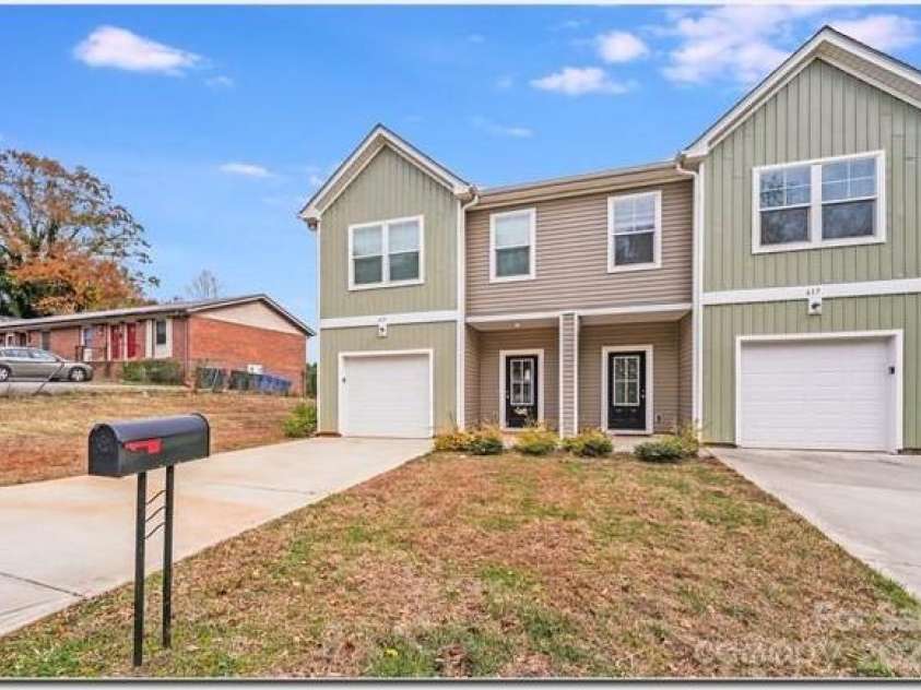 615 11th Street, Hickory, NC 28602.  MLS# CAR4329724, YatesRealty ID 21938. 
