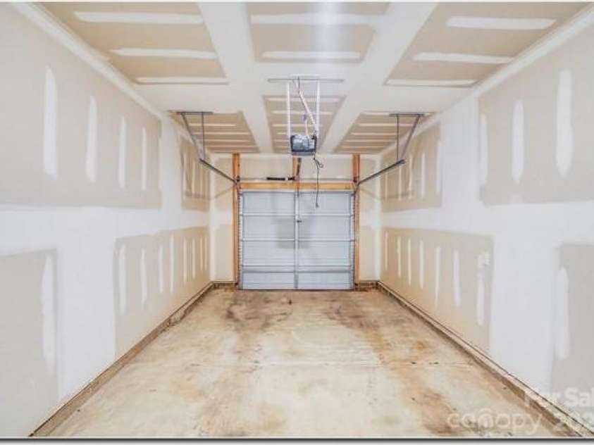 615 11th Street, Hickory, NC 28602.  MLS# CAR4329724, YatesRealty ID 21938. 