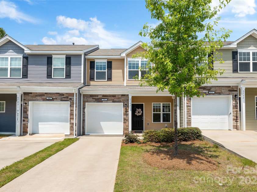 6507 Revolutionary Trail, Charlotte, NC 28217.  MLS# CAR4274185, YatesRealty ID 21938. 