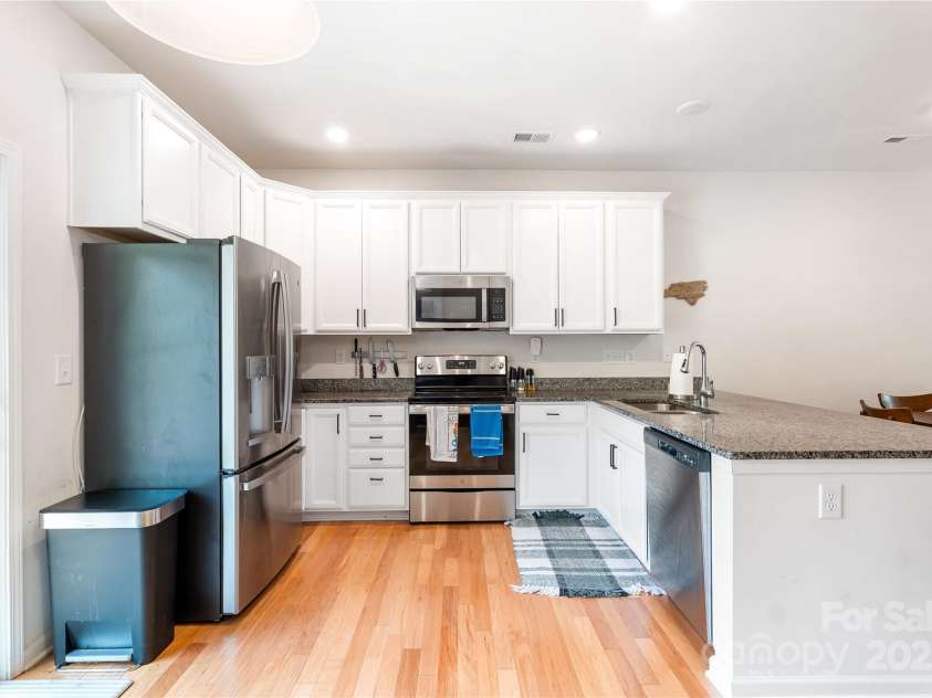 6507 Revolutionary Trail, Charlotte, NC 28217.  MLS# CAR4274185, YatesRealty ID 21938. 