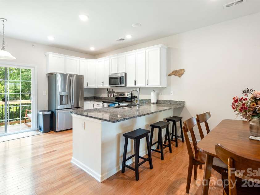 6507 Revolutionary Trail, Charlotte, NC 28217.  MLS# CAR4274185, YatesRealty ID 21938. 