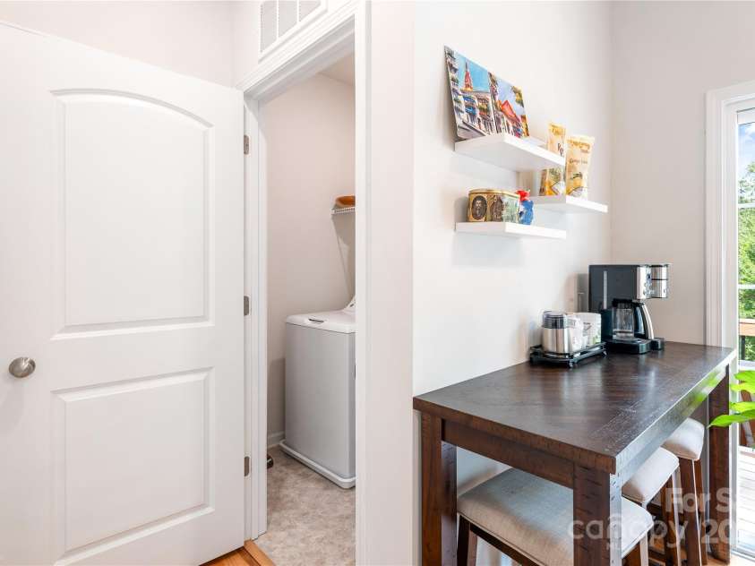 6507 Revolutionary Trail, Charlotte, NC 28217.  MLS# CAR4274185, YatesRealty ID 21938. 