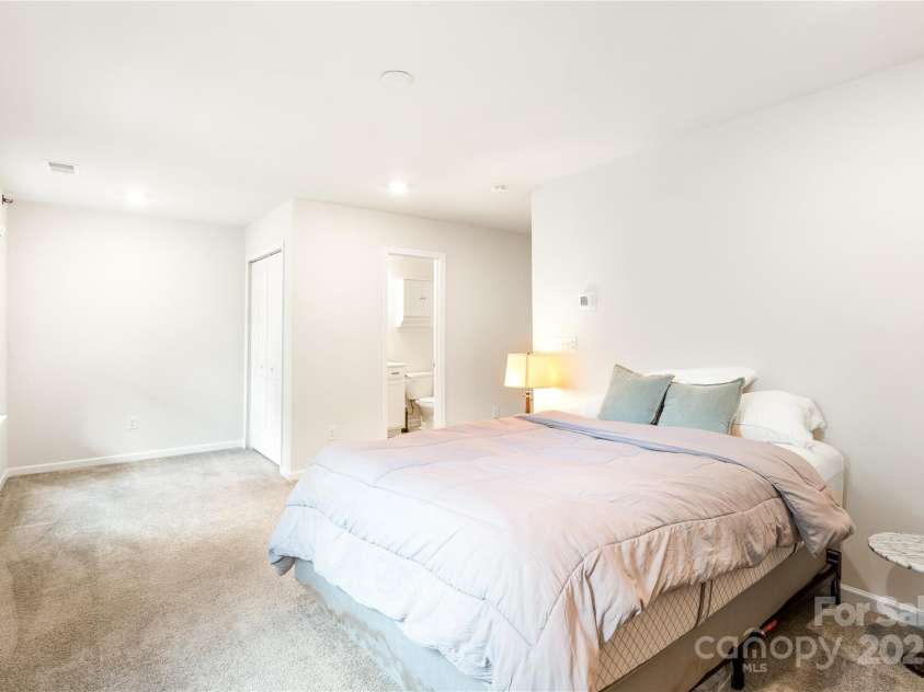 6507 Revolutionary Trail, Charlotte, NC 28217.  MLS# CAR4274185, YatesRealty ID 21938. 