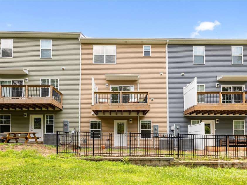 6507 Revolutionary Trail, Charlotte, NC 28217.  MLS# CAR4274185, YatesRealty ID 21938. 