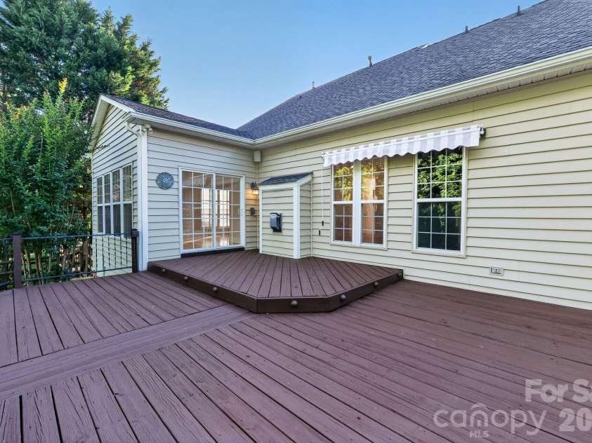 129 Doby Creek Court, Fort Mill, SC 29715.  MLS# CAR4380954, YatesRealty ID 21939. 
