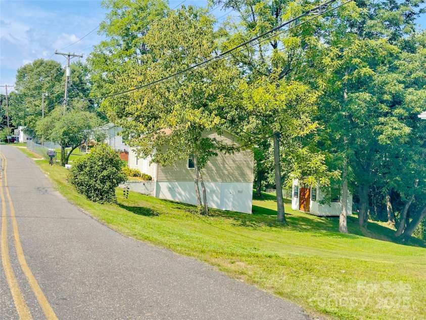 329 Morehead Road, Marion, NC 28752.  MLS# CAR4291357, YatesRealty ID 2194. Street view