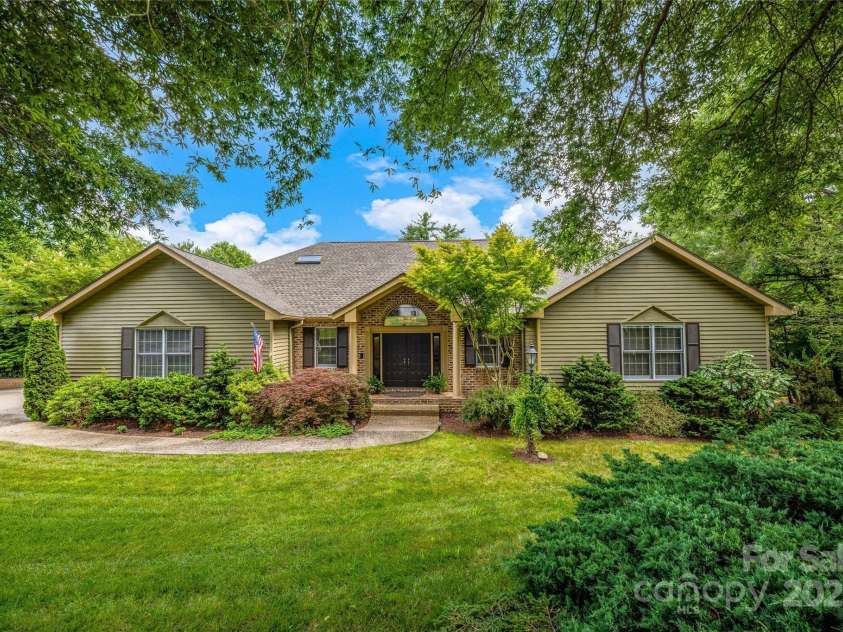 842 Rickel Drive, Hendersonville, NC 28739.  MLS# CAR4273464, YatesRealty ID 2194. 