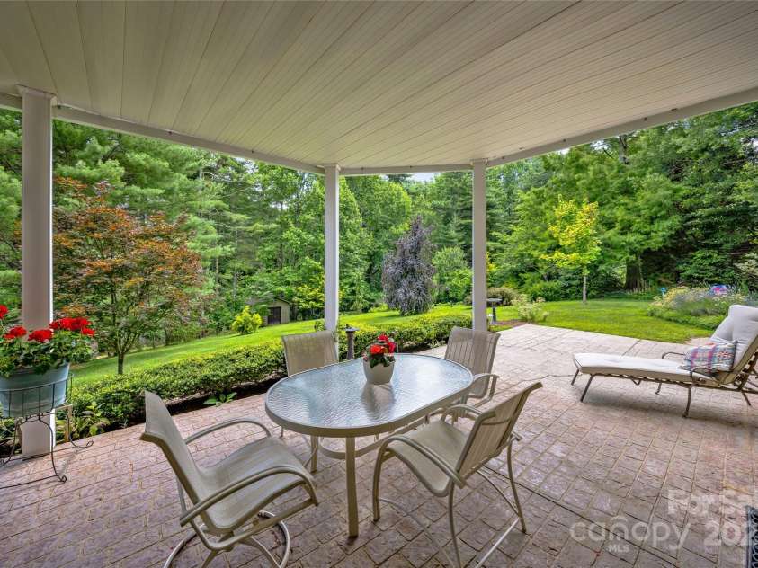 842 Rickel Drive, Hendersonville, NC 28739.  MLS# CAR4273464, YatesRealty ID 2194. 