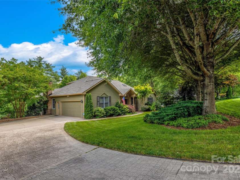 842 Rickel Drive, Hendersonville, NC 28739.  MLS# CAR4273464, YatesRealty ID 2194. 