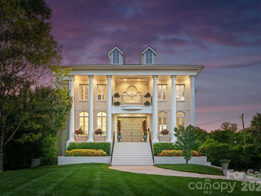 1120 Chollywood Drive, Charlotte, NC 28211.  MLS# CAR4372773, YatesRealty ID 21940. 