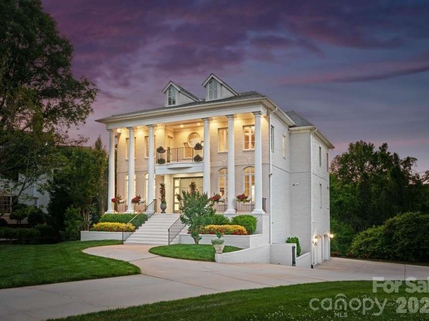1120 Chollywood Drive, Charlotte, NC 28211.  MLS# CAR4372773, YatesRealty ID 21940. 