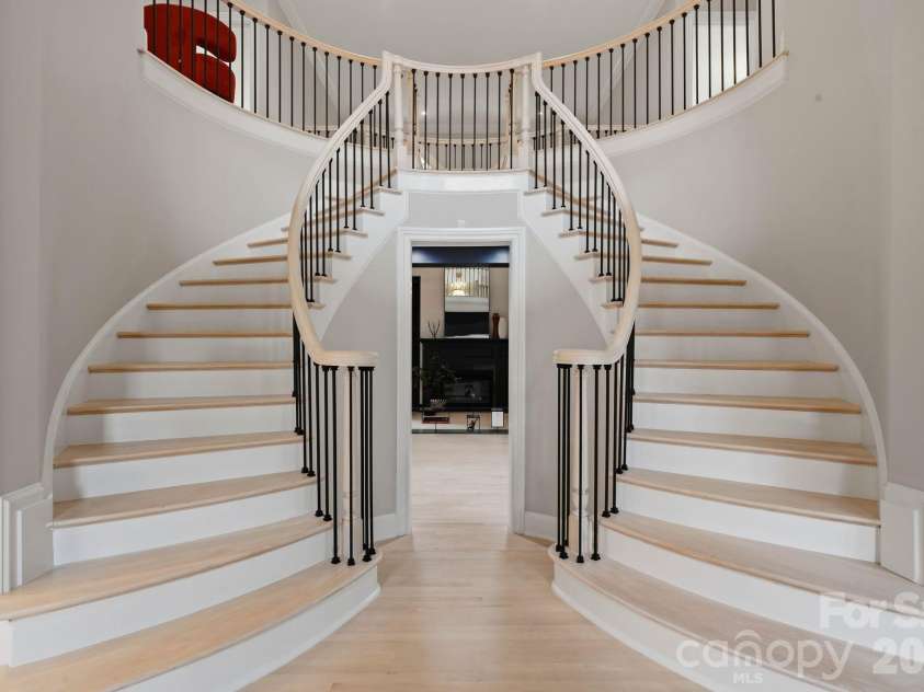 1120 Chollywood Drive, Charlotte, NC 28211.  MLS# CAR4372773, YatesRealty ID 21940. 