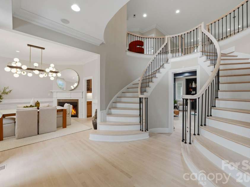 1120 Chollywood Drive, Charlotte, NC 28211.  MLS# CAR4372773, YatesRealty ID 21940. 