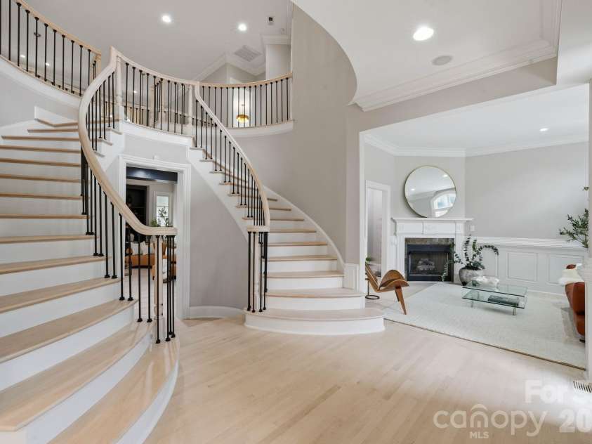 1120 Chollywood Drive, Charlotte, NC 28211.  MLS# CAR4372773, YatesRealty ID 21940. 
